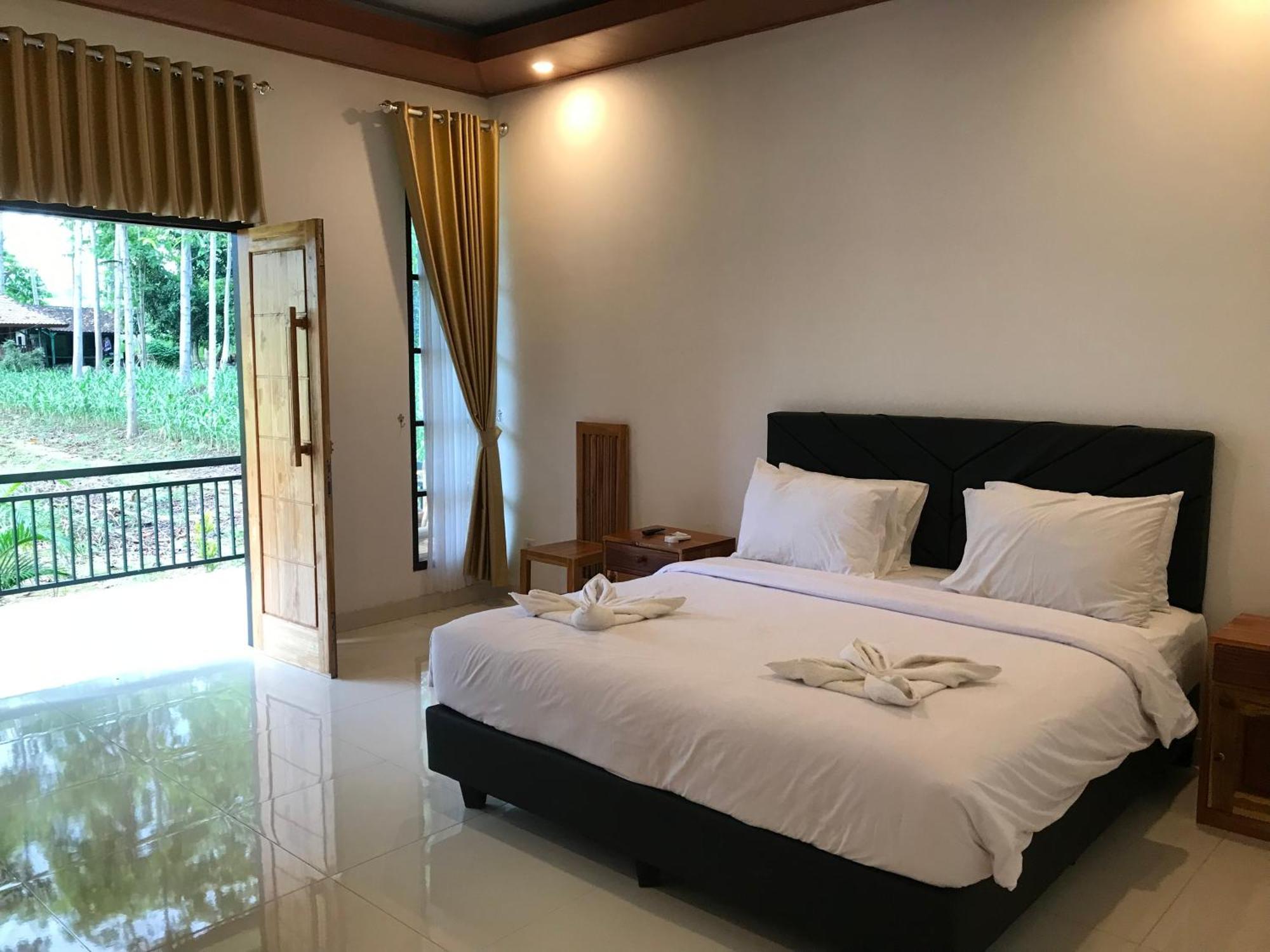 Pohon Purba Resort & Restaurant Labuhan Pandan Eksteriør billede